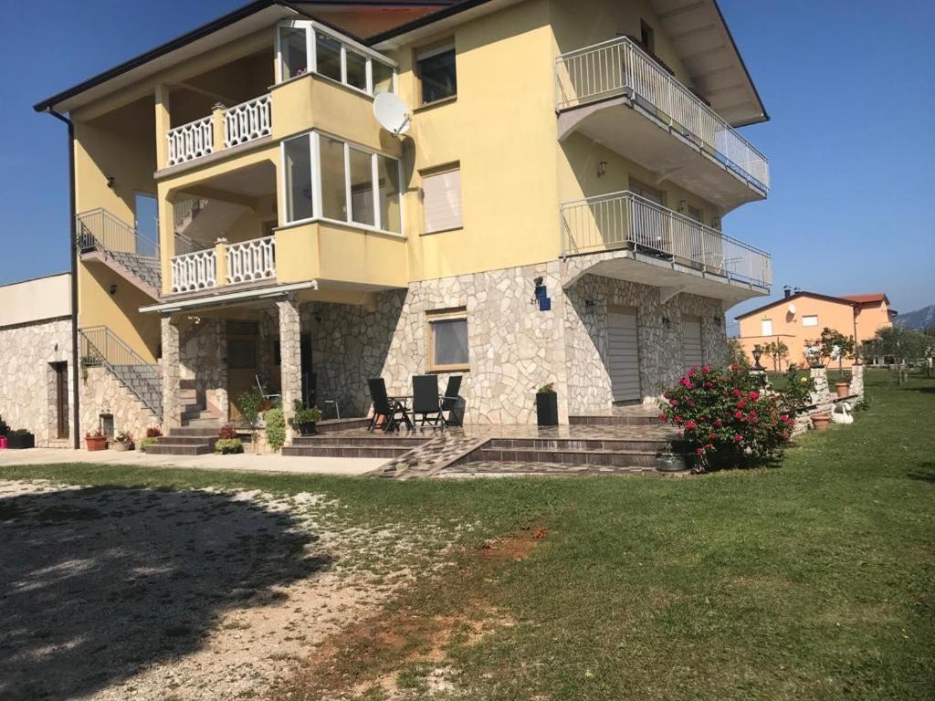 Ferienhaus Tomic Nedescina Экстерьер фото